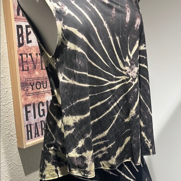 Black and White Spiral Tie-Dye Tank Top - Picture 10 of 16